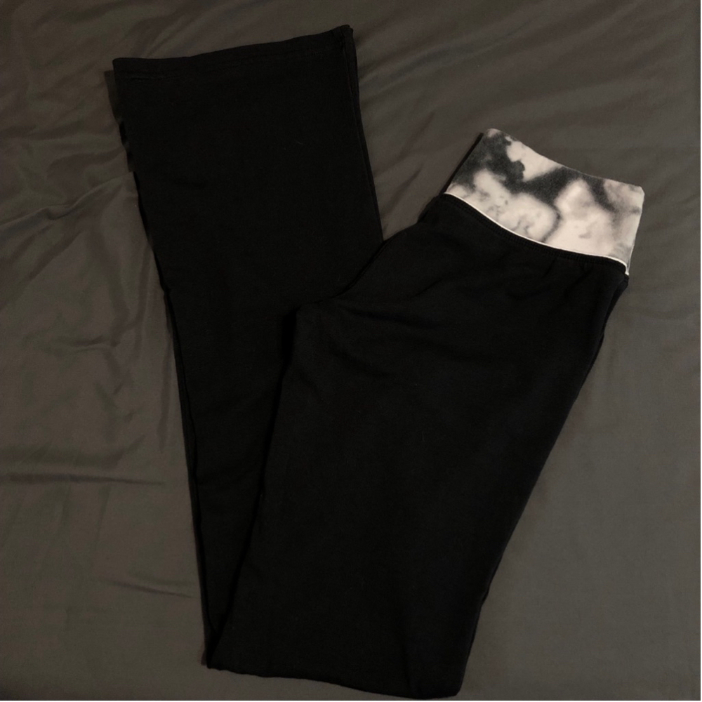 Sold - Low rise flare yoga pants
